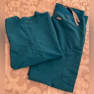 FIGS women’s scrubs